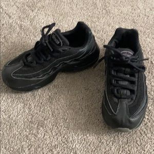 Boys Nike airmax sneakers